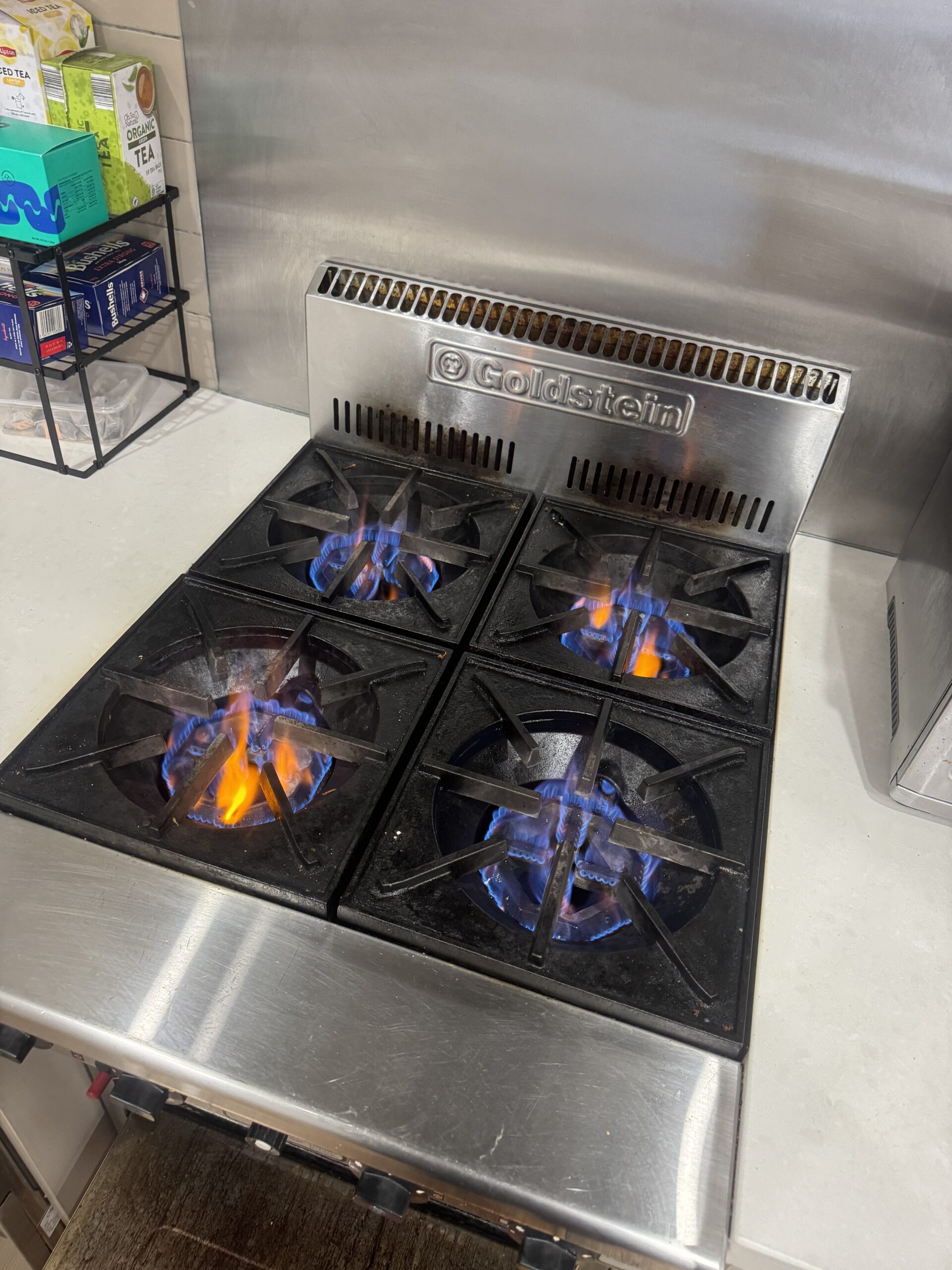 Gas cooktop flame adjustment